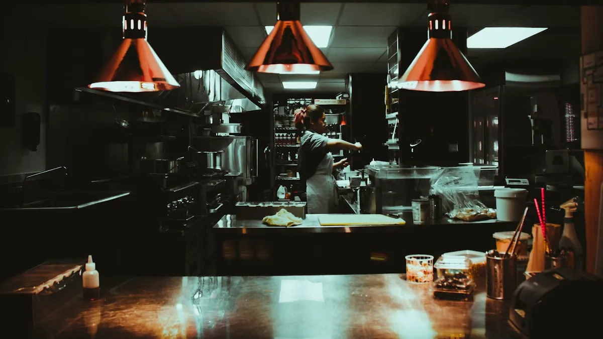 Salle de restaurant à l'ambiance soignée